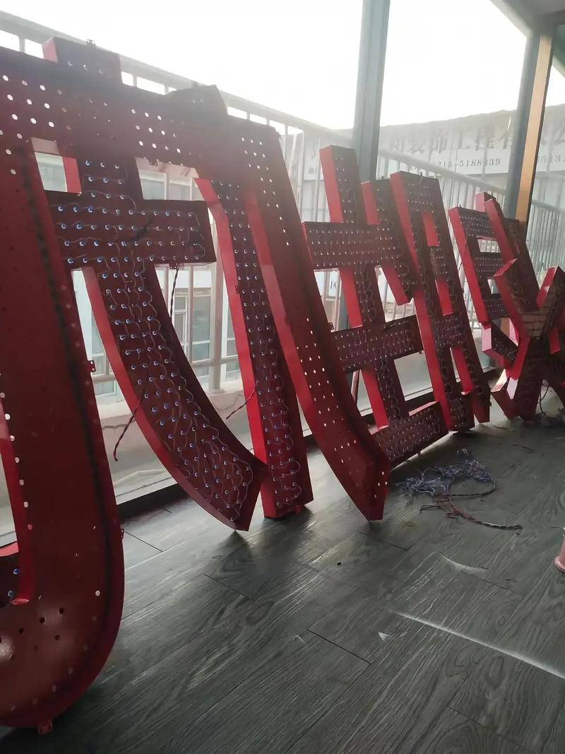 鐵皮烤漆字的特點有哪些,你知道嗎?看了你就明白了