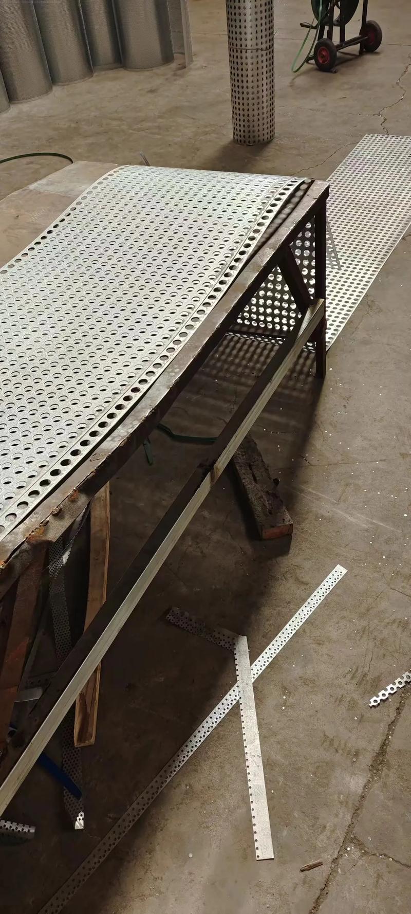 問問鍍鋅沖孔板規格有哪幾種?注意事項有哪些呢