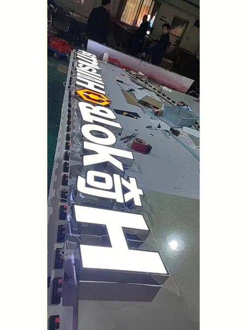 綠色led發光字logo招牌在建筑物外墻(外立面)使用哪種材質或發光形式好呢...